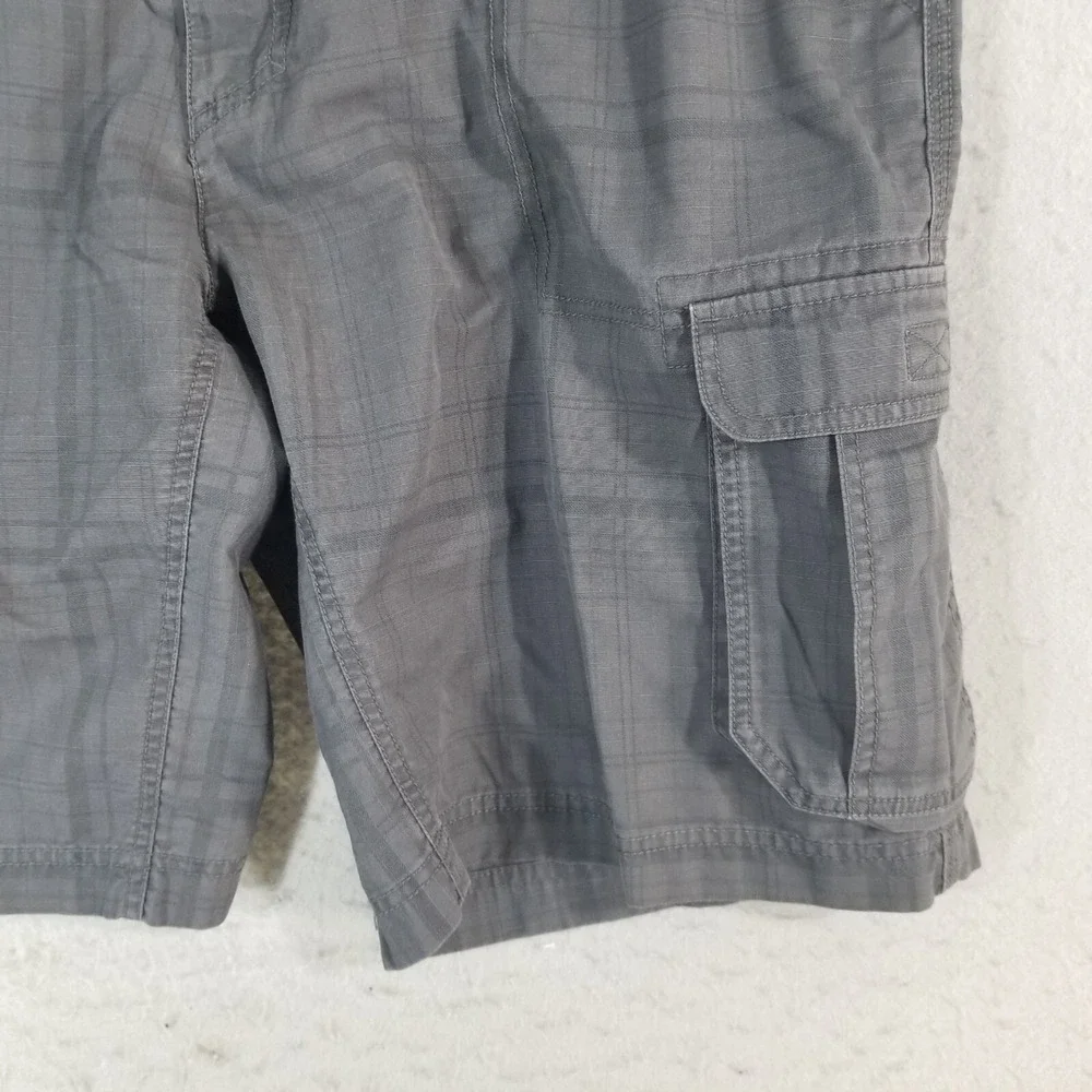 The North Face cargo hiking shorts men's 40x12 gray plaid outdoor adventure